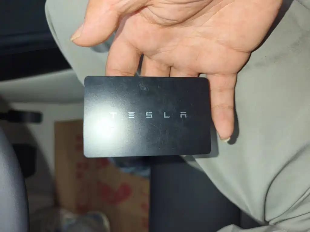 Tesla Model 3 — миниатюра 9