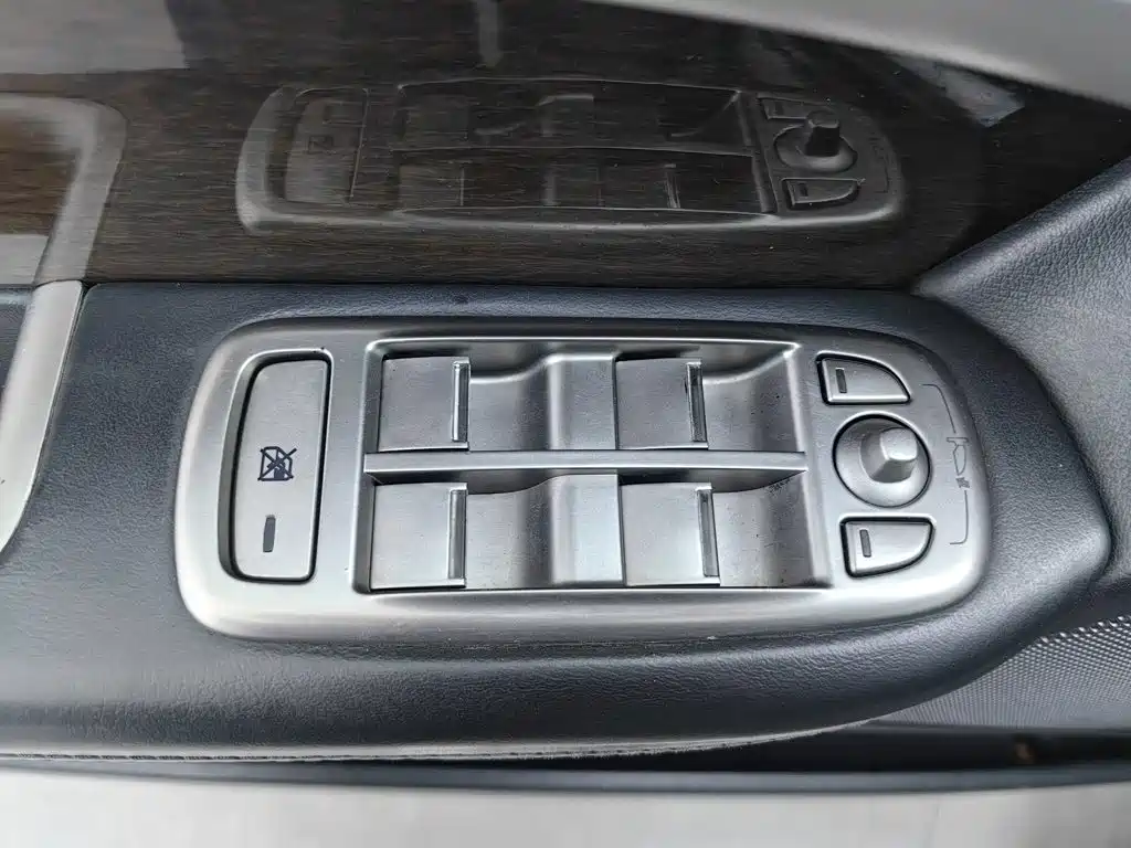 Jaguar XF — миниатюра 9