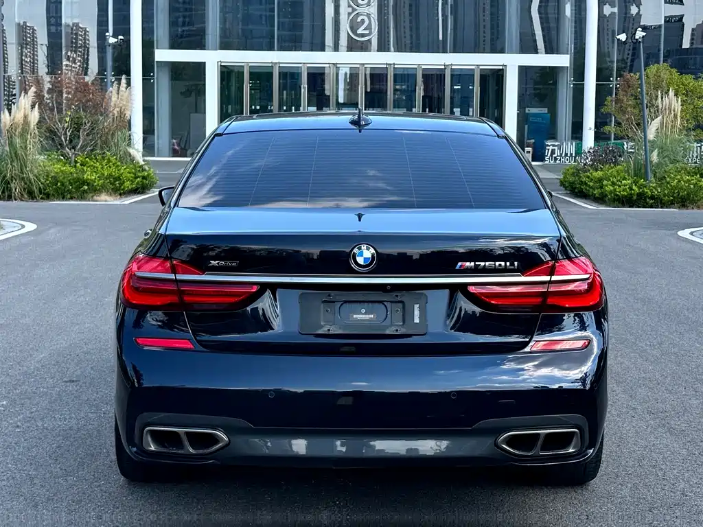 BMW 7 Series — миниатюра 5