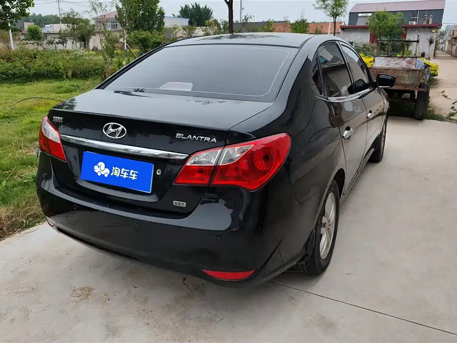 Hyundai Elantra 2011 1.6L MT Luxury