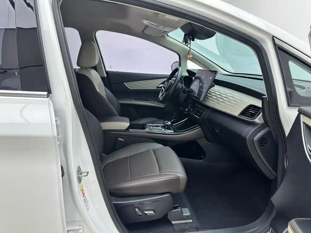 BYD MAX New Energy — миниатюра 5