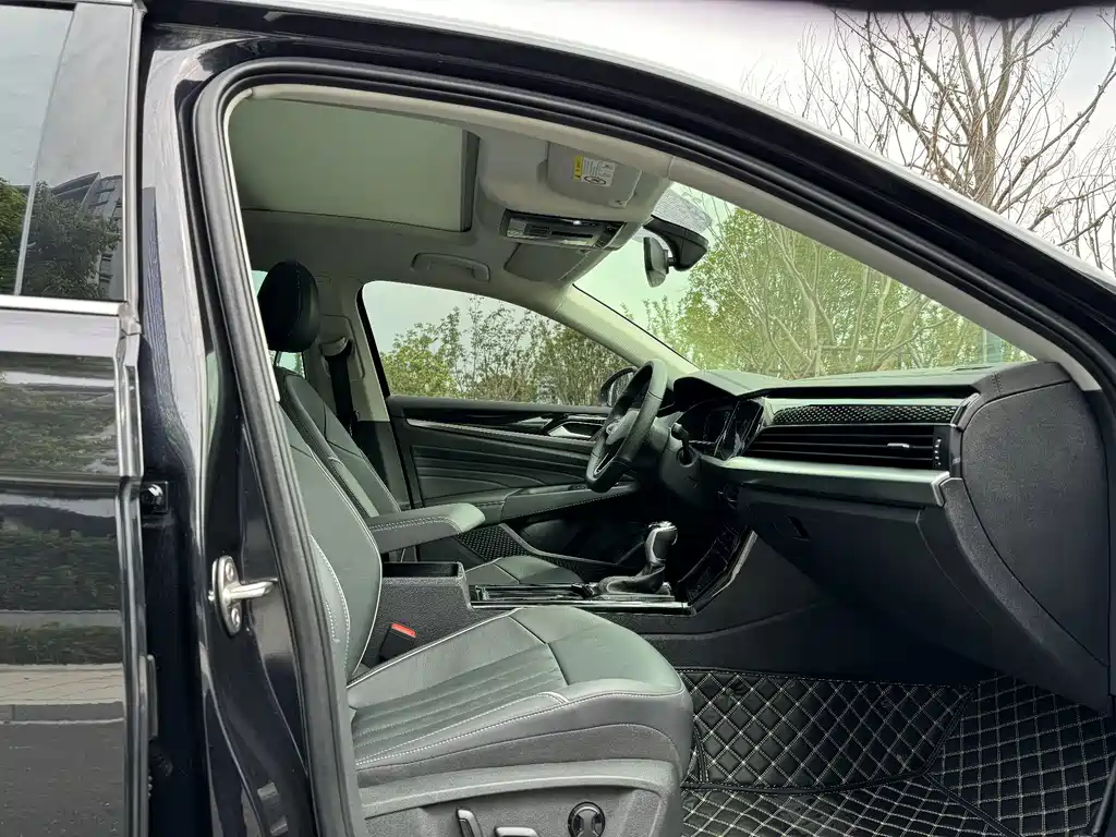 Volkswagen Passat PHEV — миниатюра 8