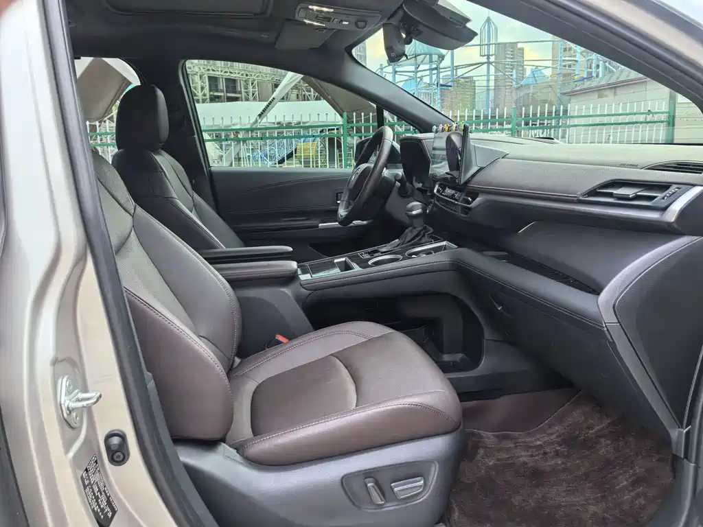 Toyota Sienna — миниатюра 11