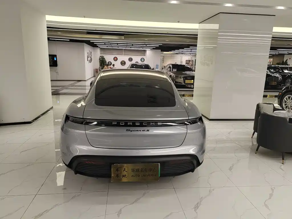 PORSCHE TAYCAN