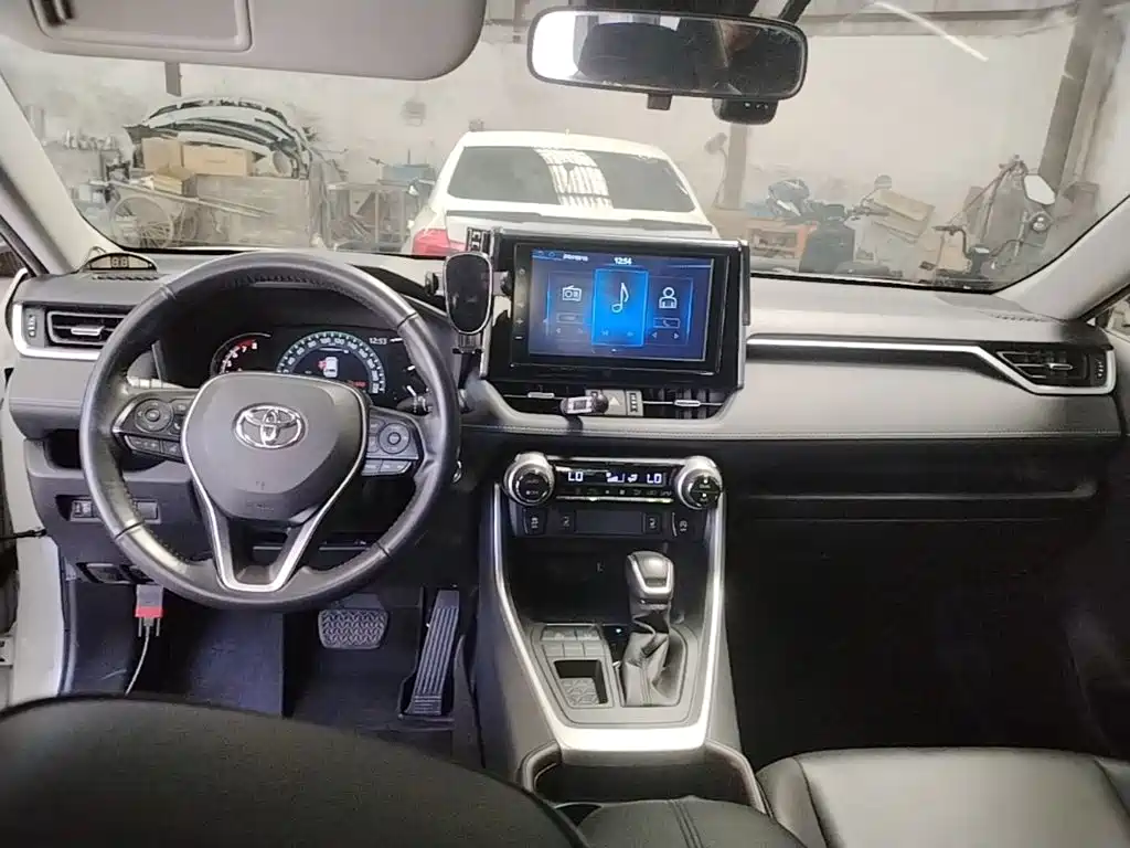 Toyota RAV4 — миниатюра 10
