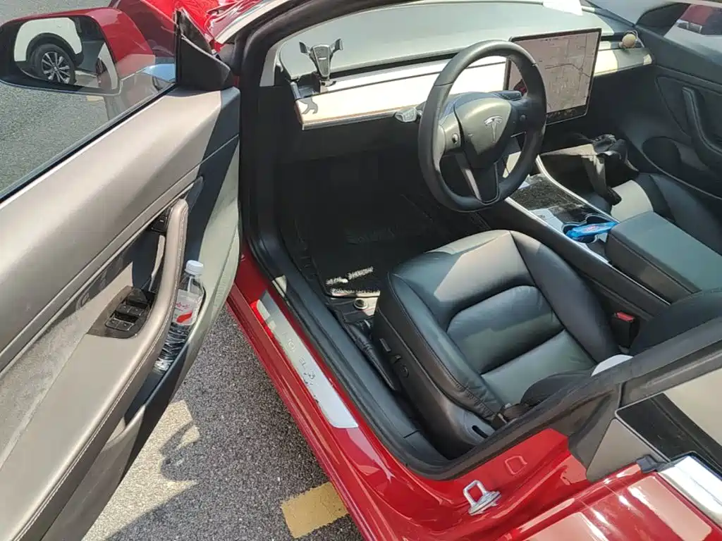Tesla Model 3 — миниатюра 16