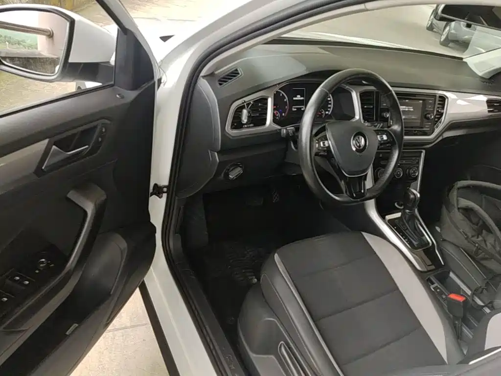 Volkswagen T-Roc — миниатюра 16
