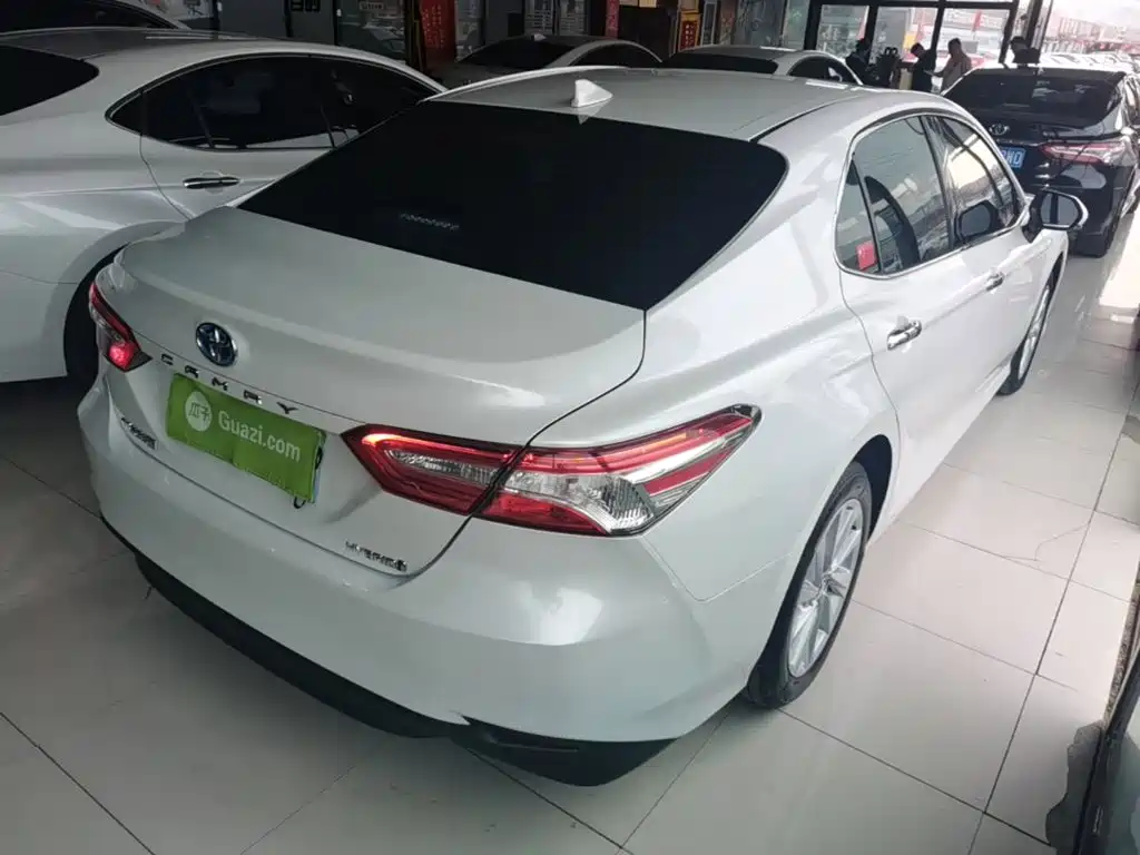Toyota Camry — миниатюра 7