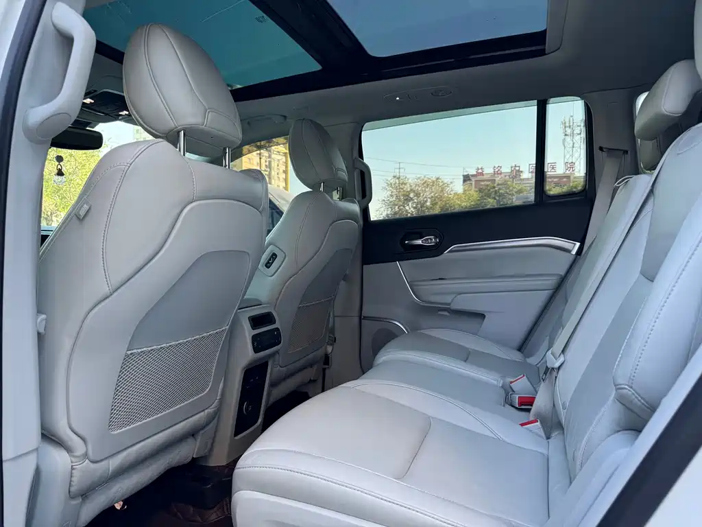 Jeep Grand Commander — миниатюра 5
