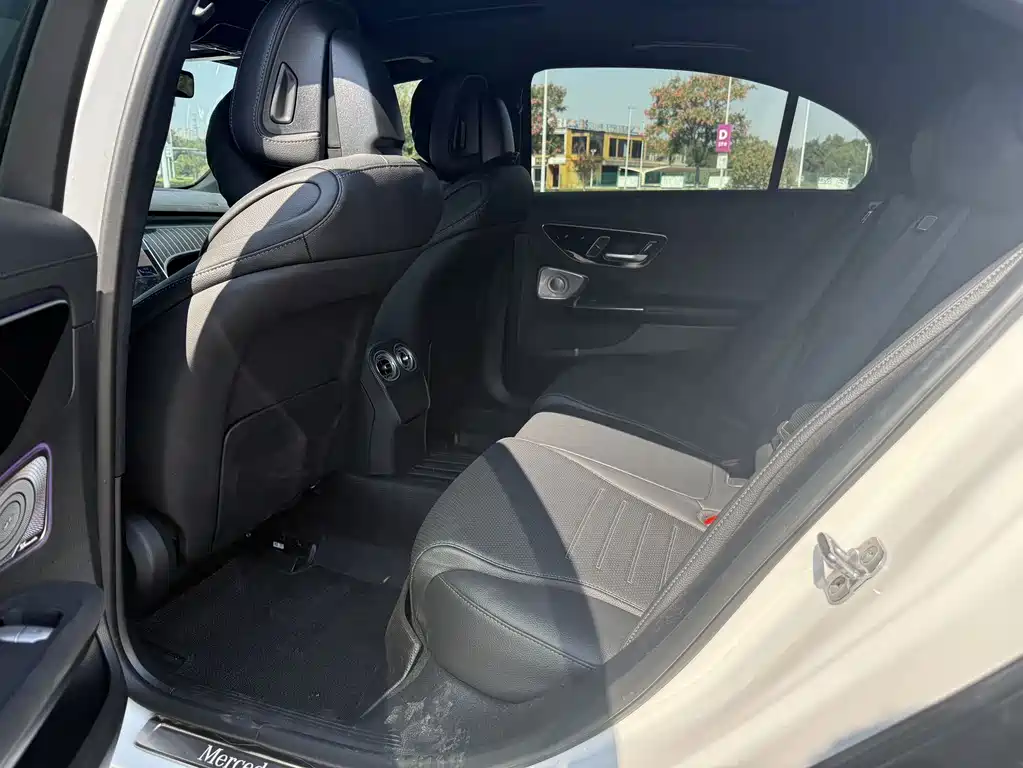 Mercedes-Benz C-Class — миниатюра 12