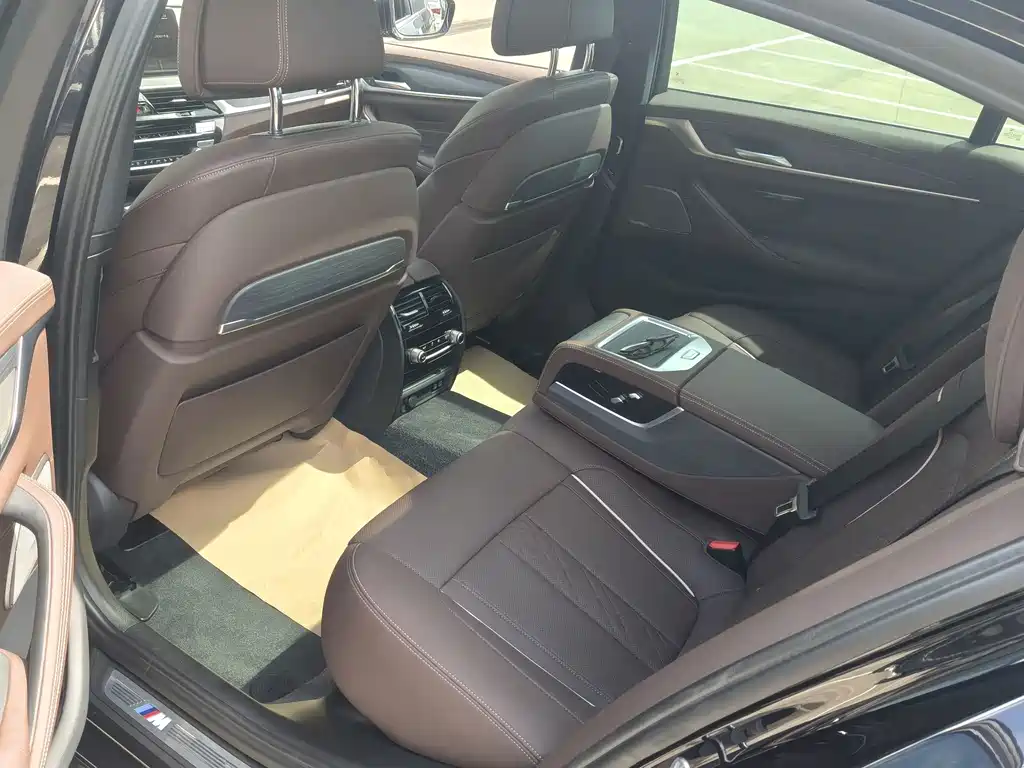 BMW 5 Series — миниатюра 10