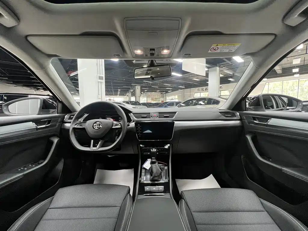 Skoda Superb — миниатюра 16