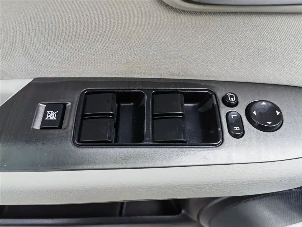Mazda Ruiyi 2012 2.0L AT Elite