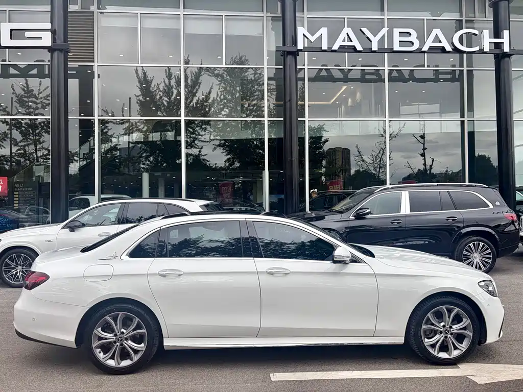 Mercedes-Benz E-Class — миниатюра 5