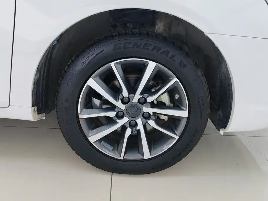 Geely Emgrand — миниатюра 6