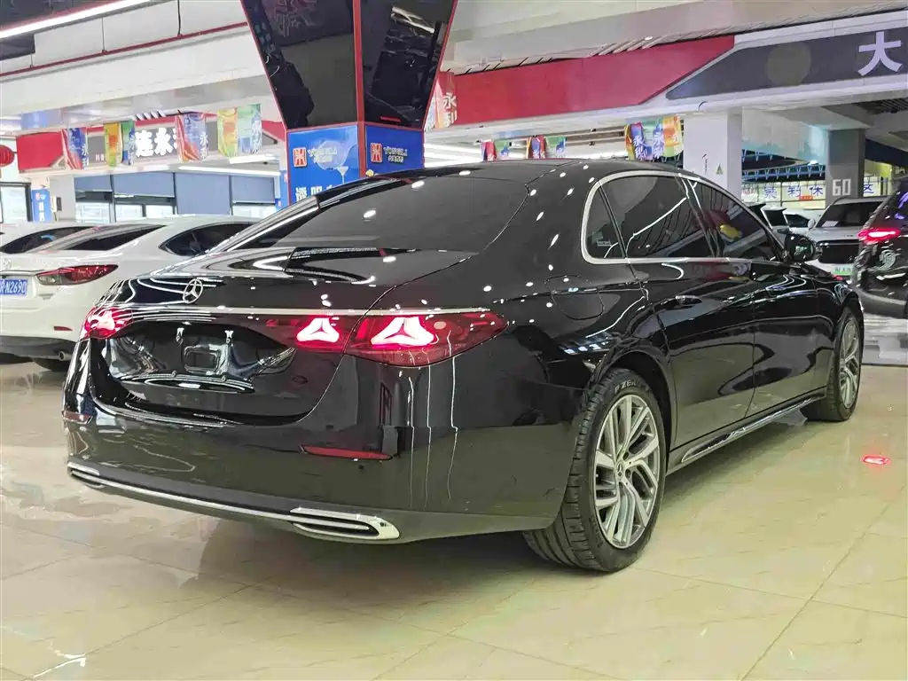 Mercedes-Benz E-Class — миниатюра 4