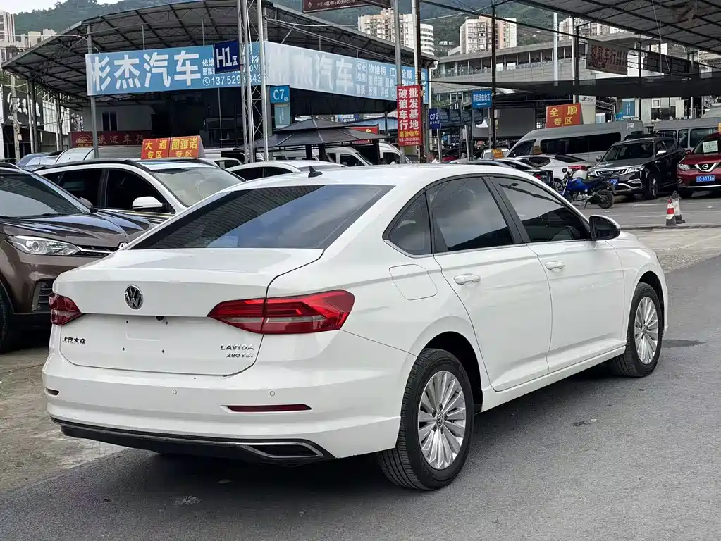 Volkswagen Lavida — миниатюра 4