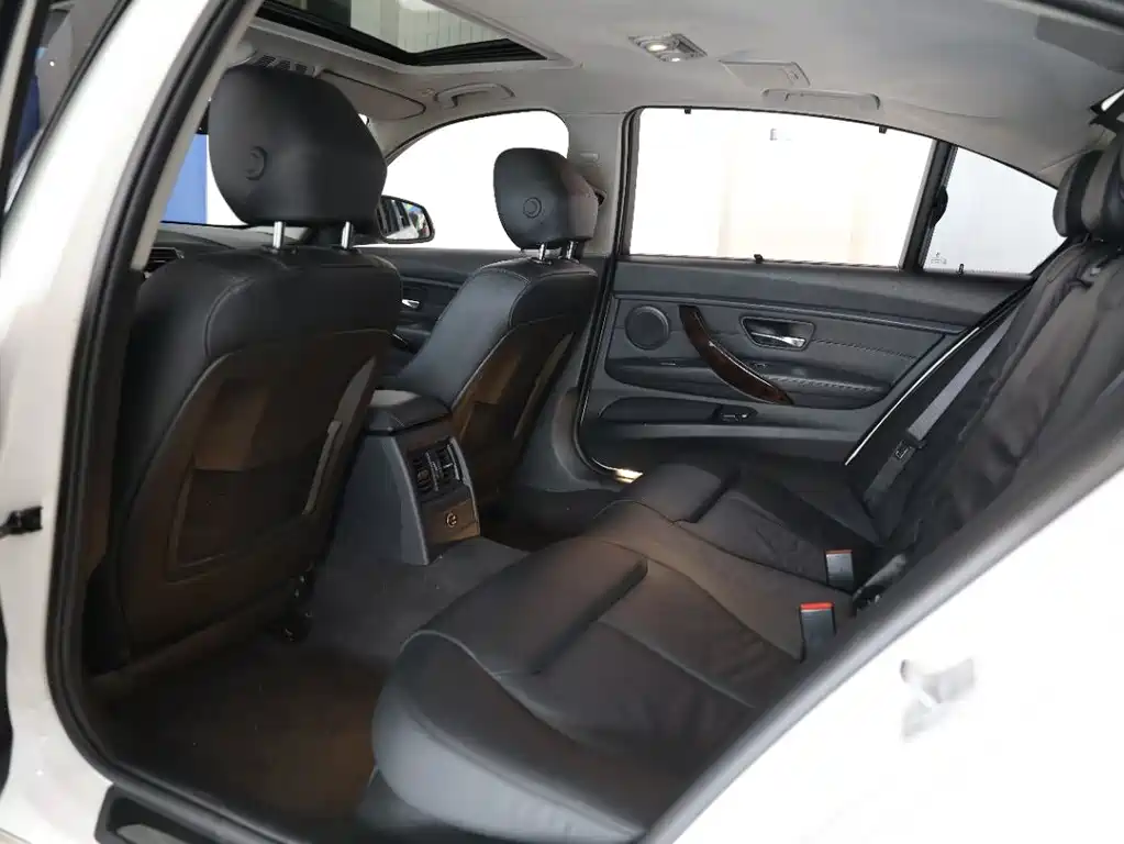 BMW 3 Series — миниатюра 13