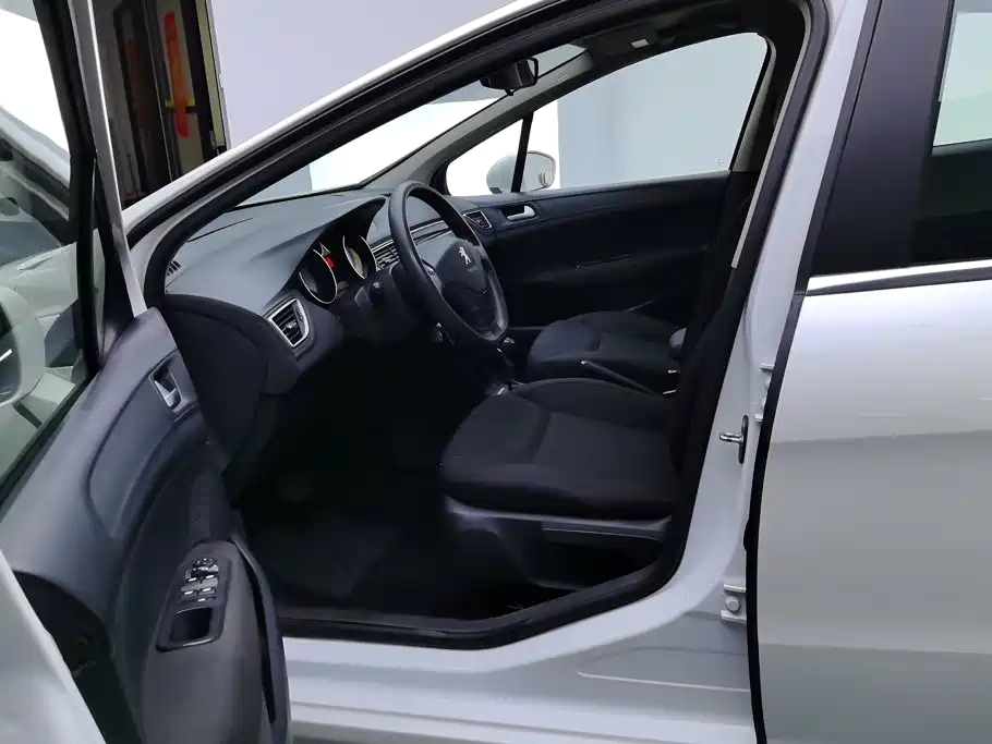 Peugeot 308 — миниатюра 9