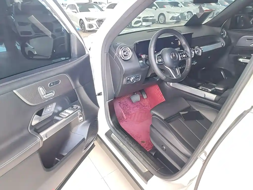 Mercedes-Benz GLB — миниатюра 16