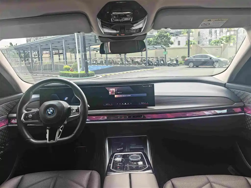 BMW i7 — миниатюра 6