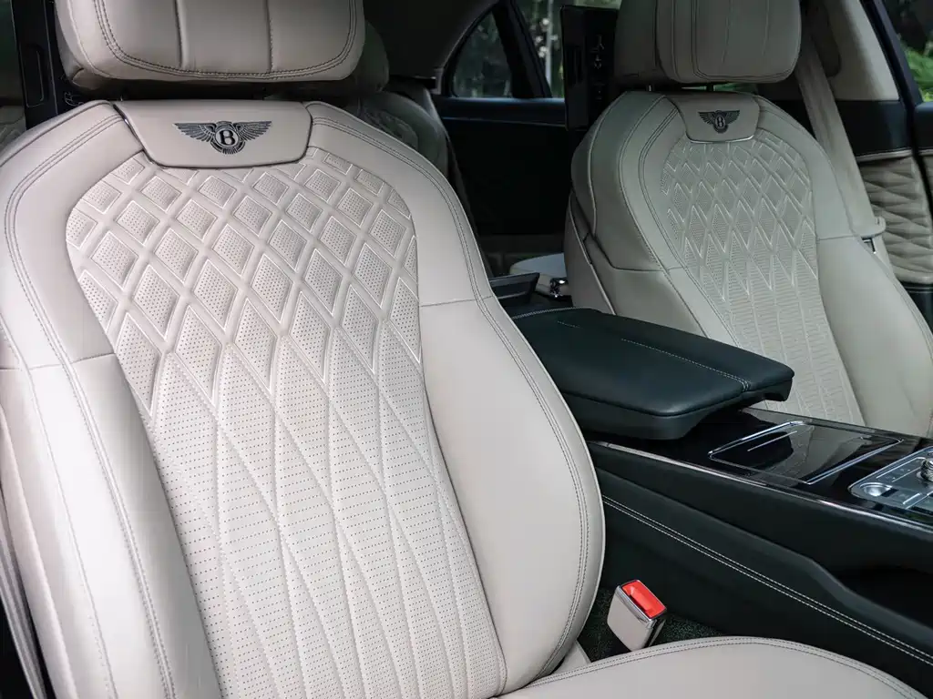Bentley Flying Spur PHEV — миниатюра 33