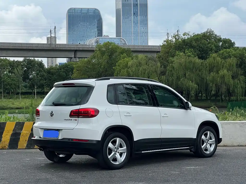 Volkswagen Tiguan — миниатюра 4