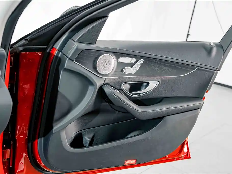Mercedes-Benz C-Class — миниатюра 13