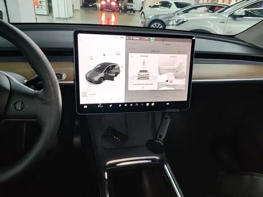 Tesla Model Y — миниатюра 13