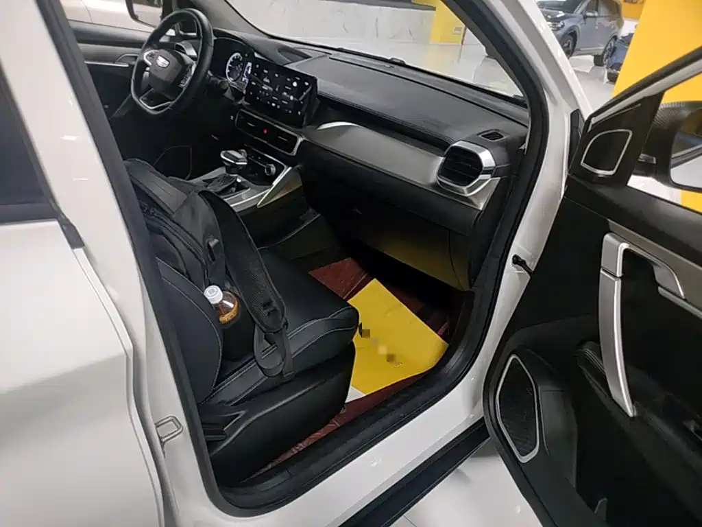 Geely Binyue — миниатюра 9