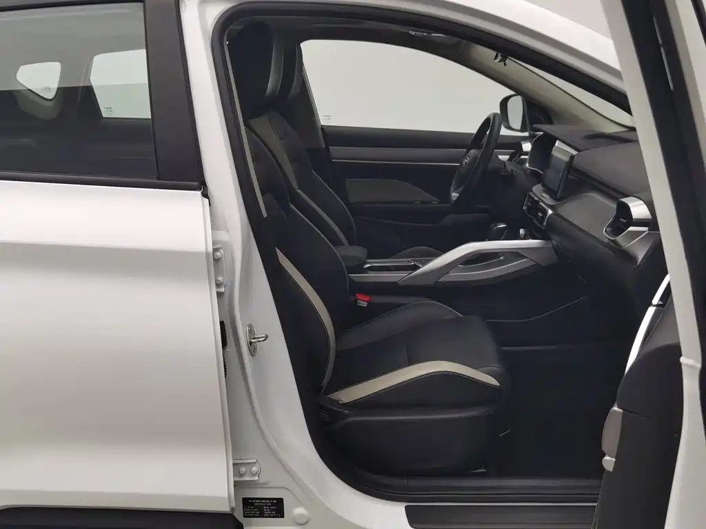Geely Binyue — миниатюра 23