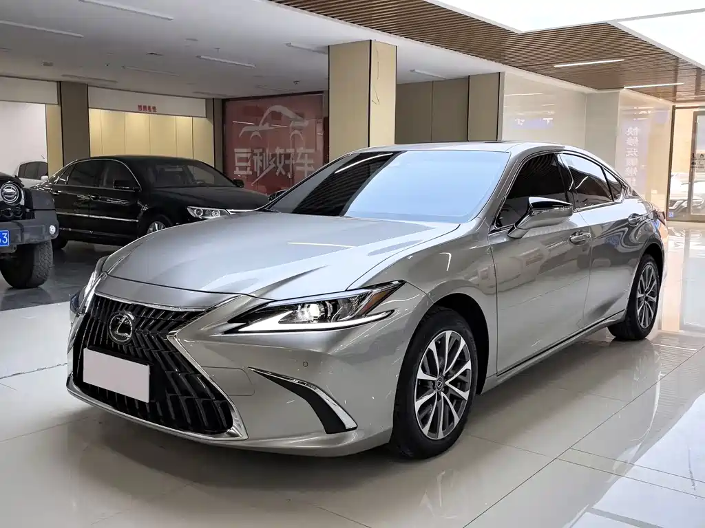 Lexus ES 2024