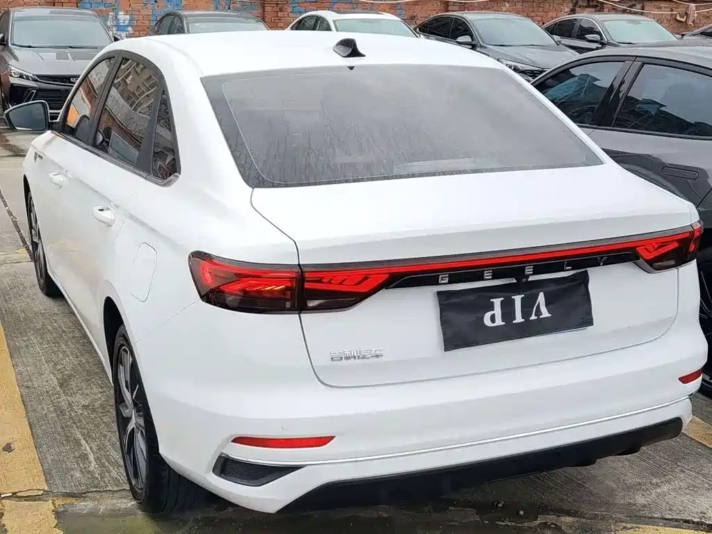 Geely Emgrand — миниатюра 12