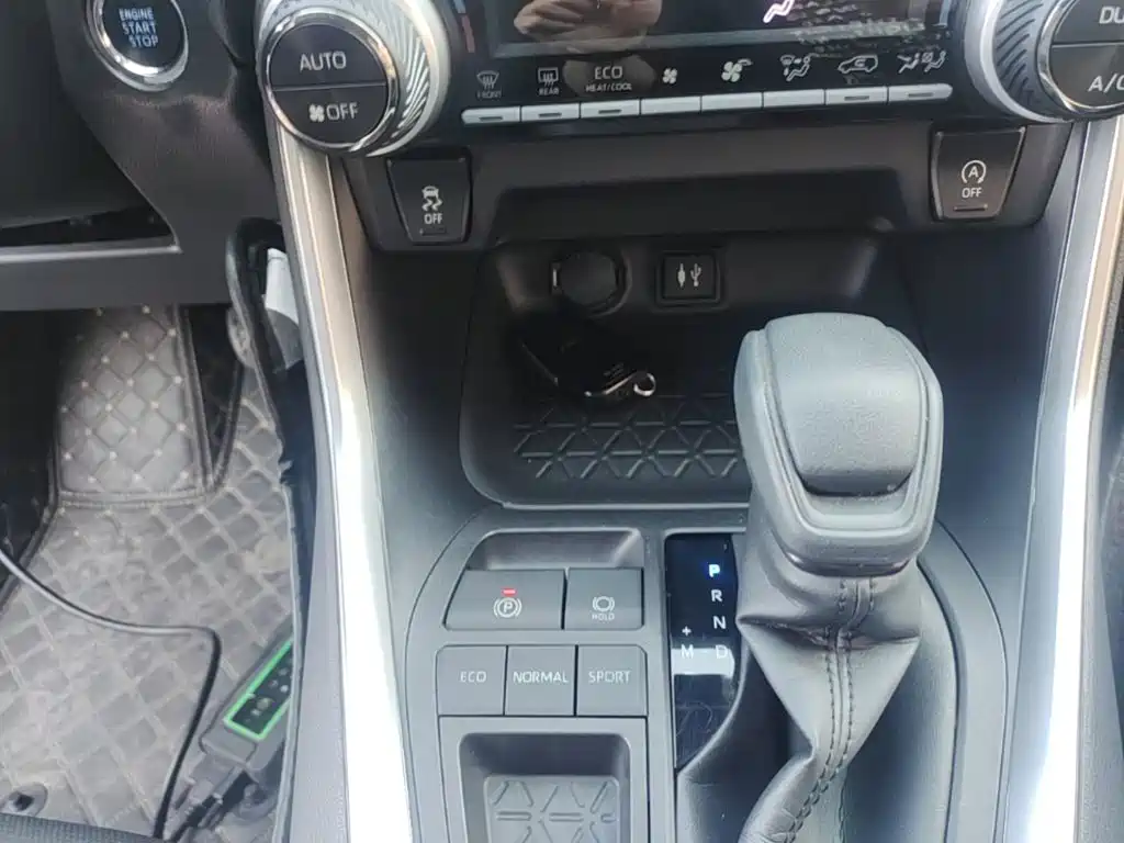 Toyota RAV4 — миниатюра 14