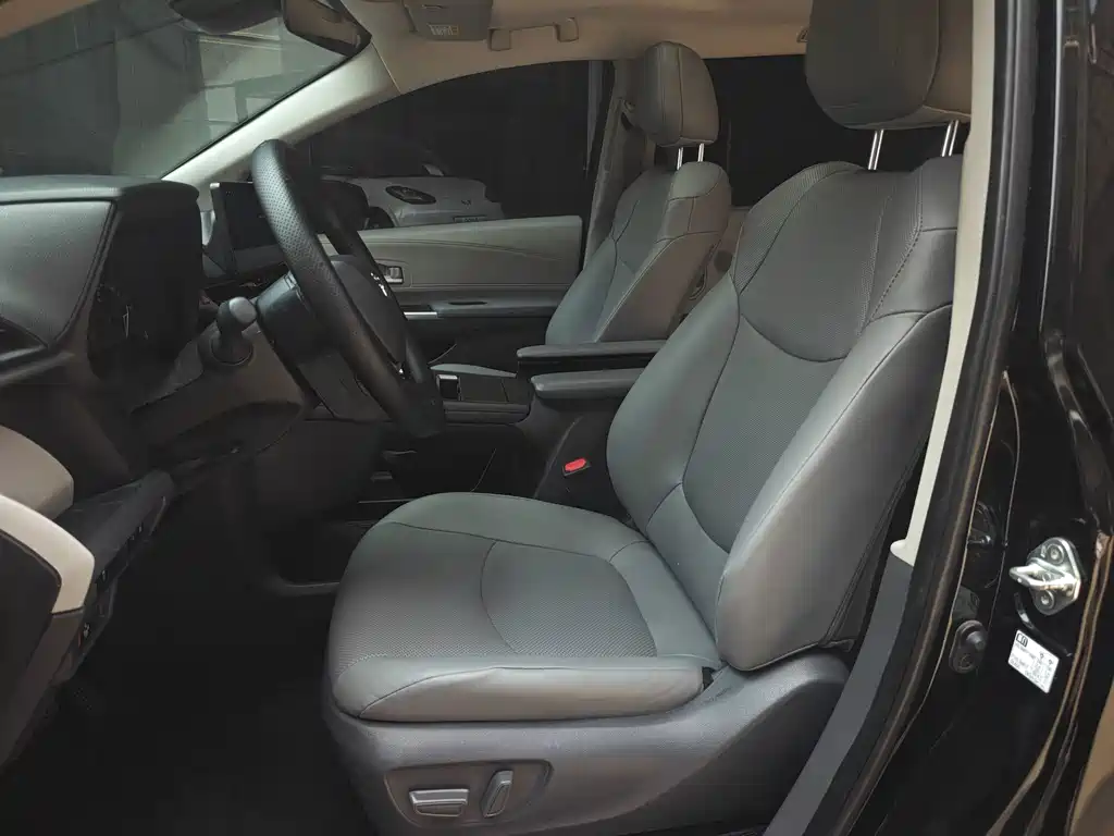 Toyota Sienna — миниатюра 11