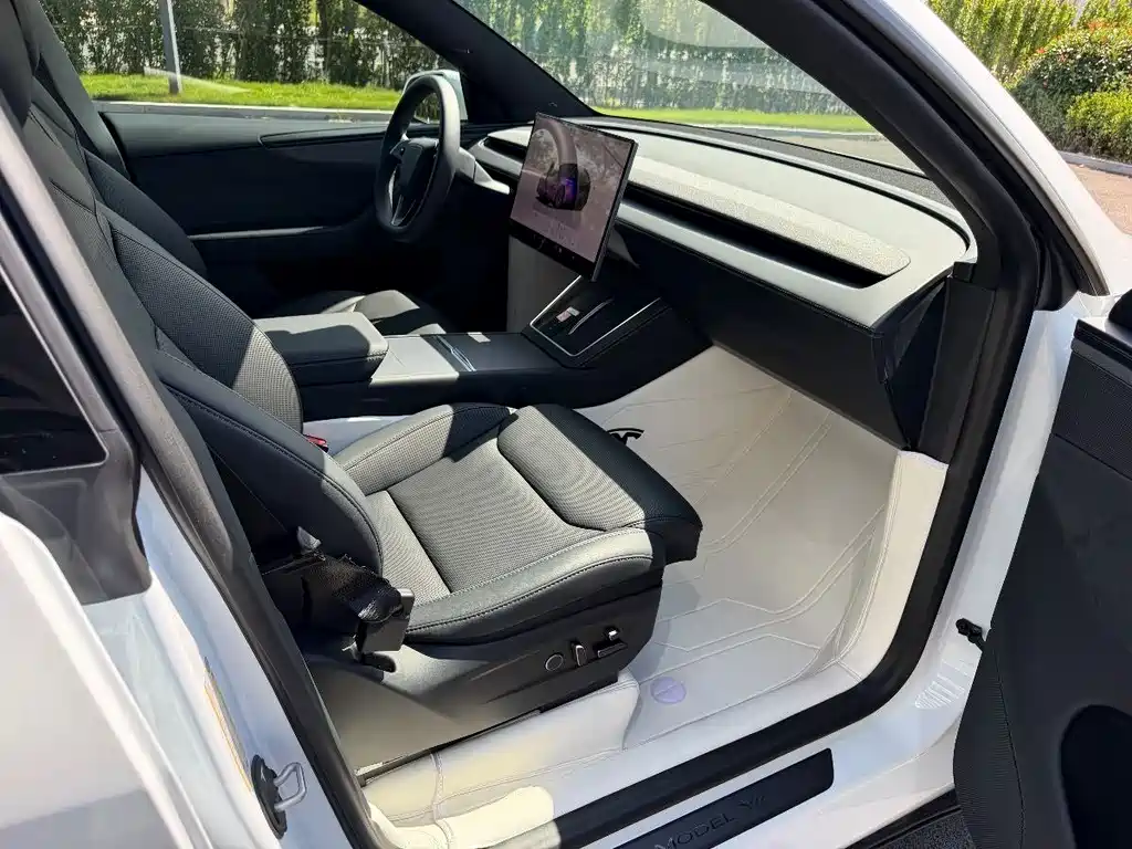 Tesla Model Y L — миниатюра 11