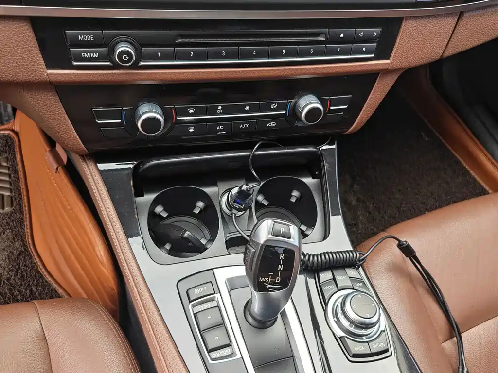 BMW 5 Series — миниатюра 11
