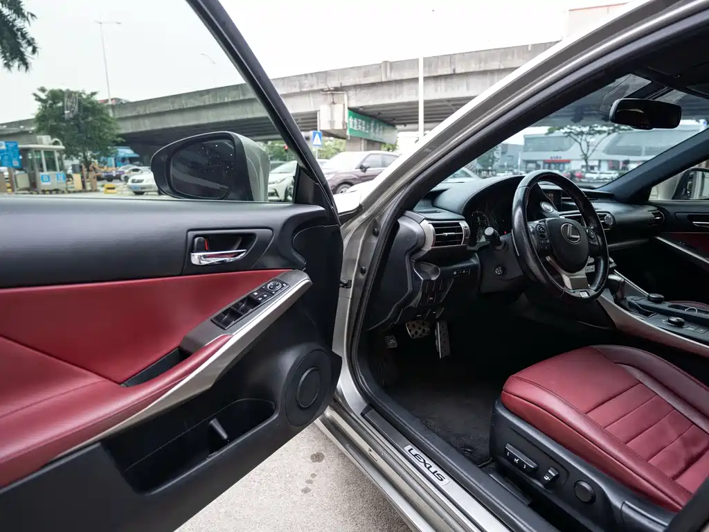 Lexus IS 2015 200t F SPORT