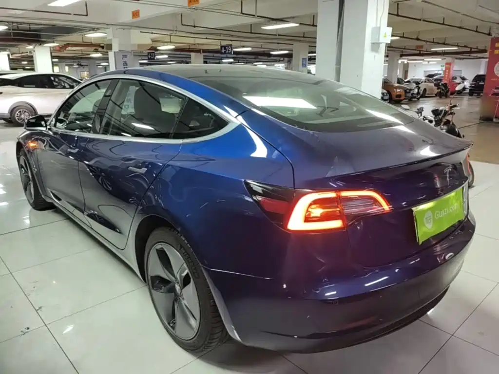 Tesla Model 3 — миниатюра 5