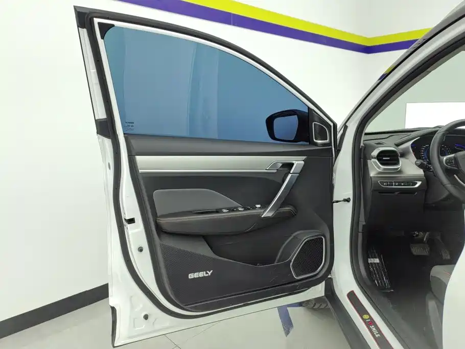 Geely Binyue — миниатюра 7