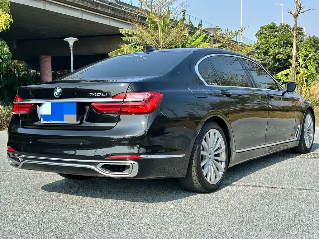 BMW 7 Series 7 2018 730Li Lead