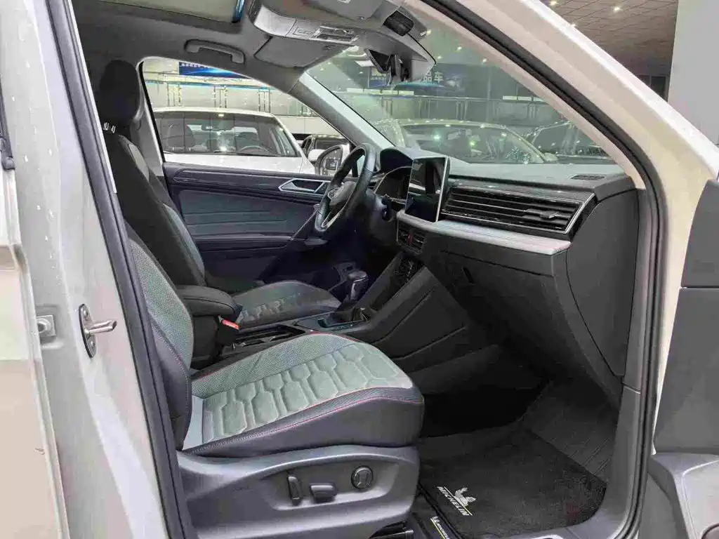 Volkswagen Tiguan L — миниатюра 7