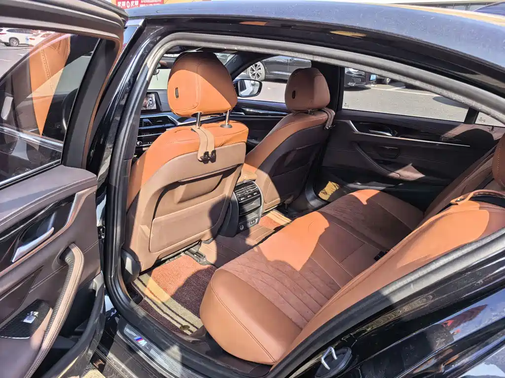 BMW 5 Series — миниатюра 9