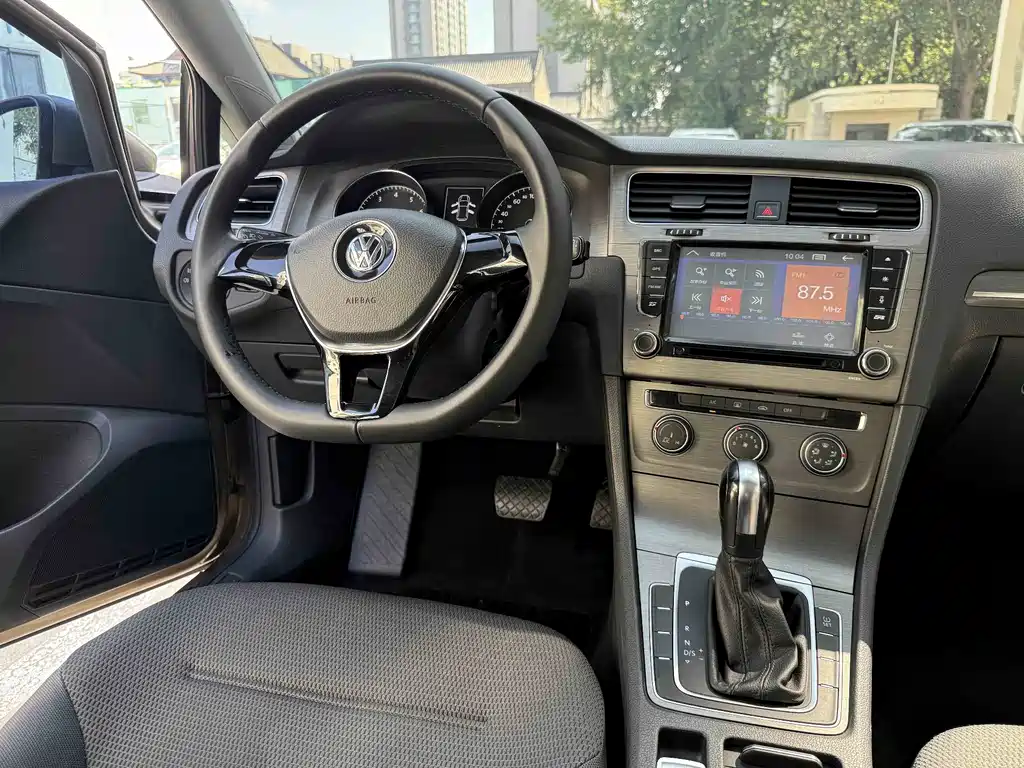 Volkswagen Golf — миниатюра 11