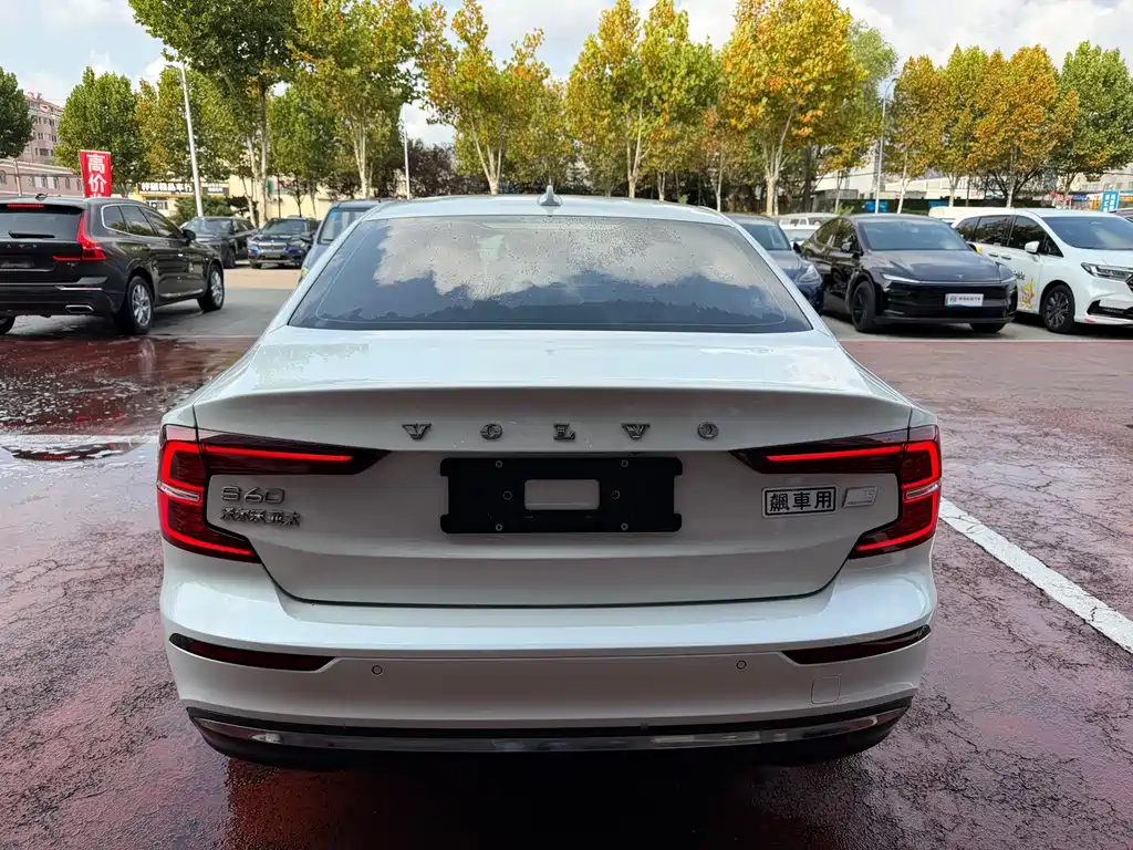 Volvo S60 PHEV — миниатюра 5