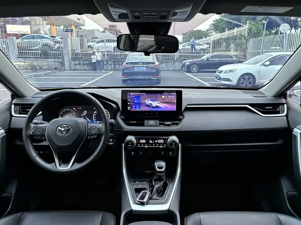 Toyota RAV4 — миниатюра 8