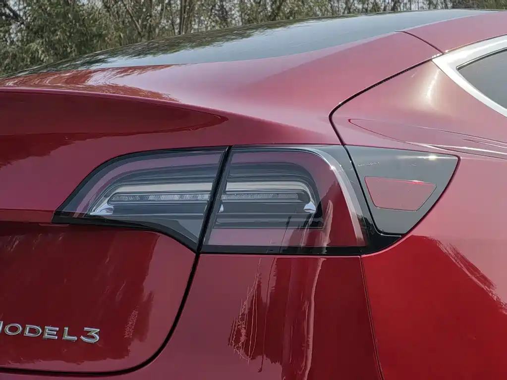 Tesla Model 3 — миниатюра 14