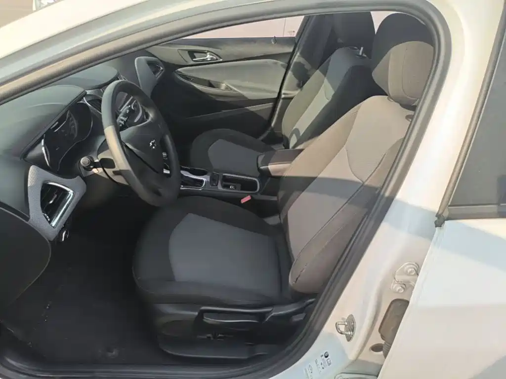 Chevrolet Cruze — миниатюра 15