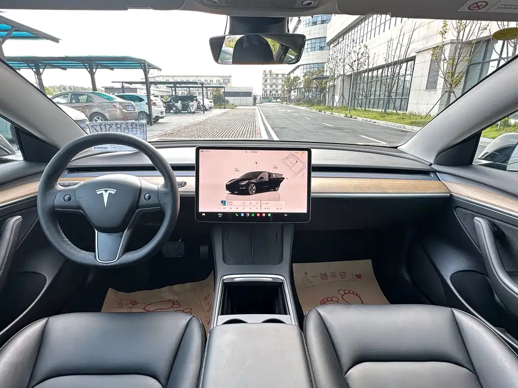Tesla Model 3 — миниатюра 5