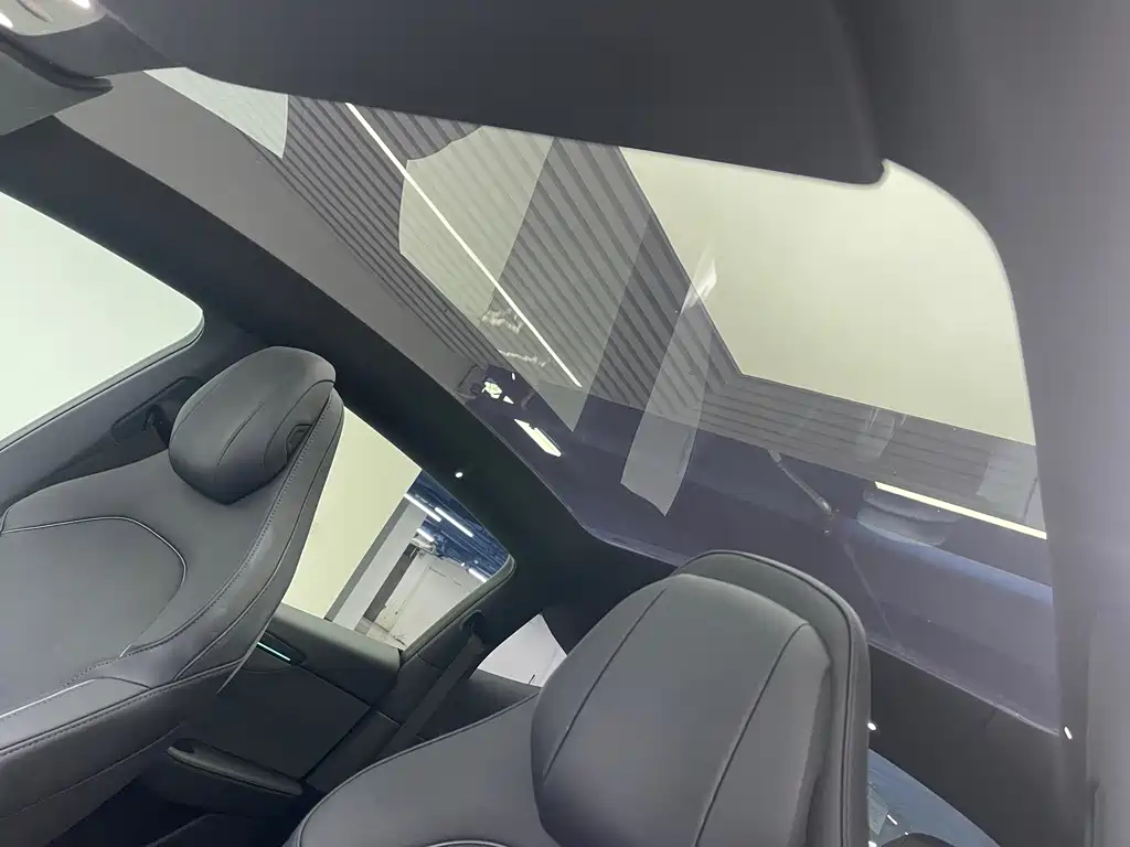Tesla Model Y L — миниатюра 14